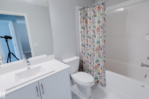 3883 Chrustawka Place Sw, Edmonton, AB - Indoor Photo Showing Bathroom
