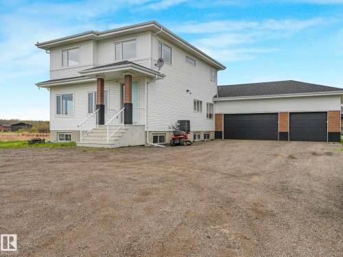 23412 Twp Rd 505, Rural Leduc County, AB - Indoor Photo Showing Kitchen With Upgraded Kitchen