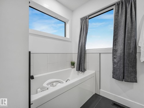 23412 Twp Rd 505, Rural Leduc County, AB - Indoor Photo Showing Bathroom