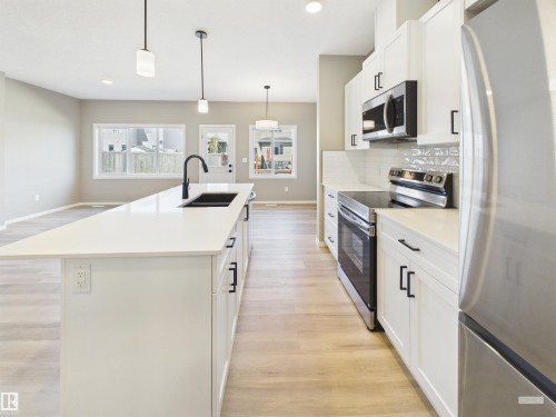 119 Hilton Cove, Spruce Grove, AB - Indoor Photo Showing Kitchen With Double Sink With Upgraded Kitchen