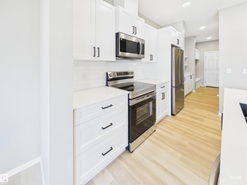 119 Hilton Cove, Spruce Grove, AB - Indoor Photo Showing Kitchen