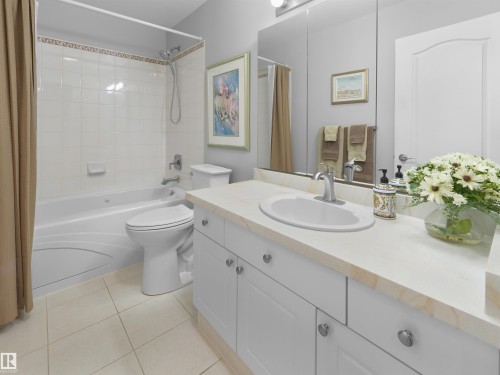 #124 215 Blackburn Dr E Sw, Edmonton, AB - Indoor Photo Showing Bathroom