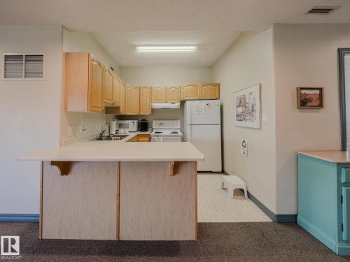 #124 215 Blackburn Dr E Sw, Edmonton, AB - Indoor Photo Showing Kitchen