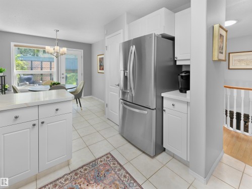 #124 215 Blackburn Dr E Sw, Edmonton, AB - Indoor Photo Showing Kitchen