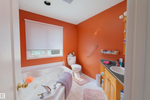 5909 52 Avenue, Barrhead, AB - Indoor Photo Showing Bathroom