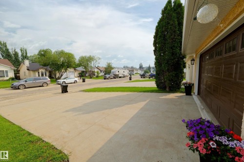 5909 52 Avenue, Barrhead, AB - Outdoor
