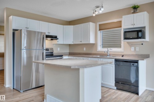 #82 287 Macewan Dr Sw Sw, Edmonton, AB - Indoor Photo Showing Kitchen
