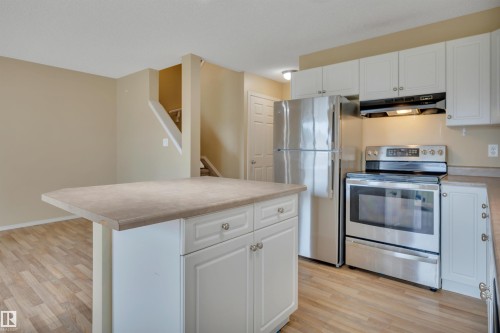 #82 287 Macewan Dr Sw Sw, Edmonton, AB - Indoor Photo Showing Kitchen