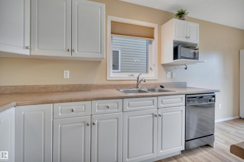 #82 287 Macewan Dr Sw Sw, Edmonton, AB - Indoor Photo Showing Kitchen With Double Sink