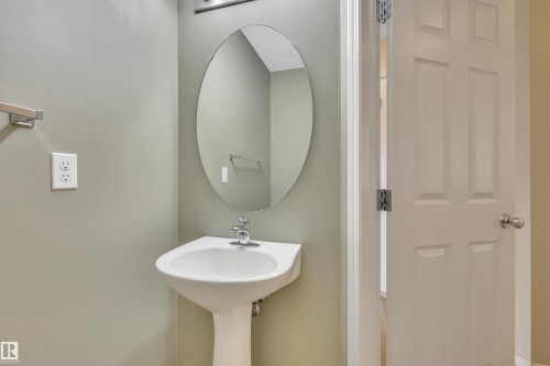 #82 287 Macewan Dr Sw Sw, Edmonton, AB - Indoor Photo Showing Bathroom