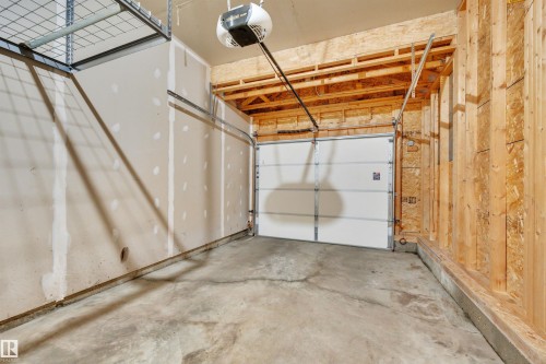 #82 287 Macewan Dr Sw Sw, Edmonton, AB - Indoor Photo Showing Garage