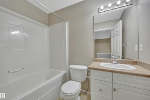 #82 287 Macewan Dr Sw Sw, Edmonton, AB - Indoor Photo Showing Bathroom