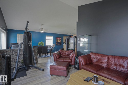 4506 154 Avenue Nw, Edmonton, AB - Indoor Photo Showing Living Room