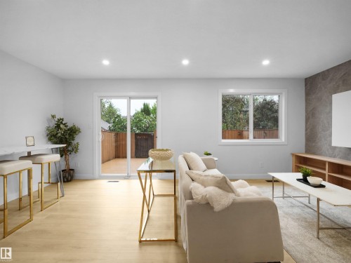 6096 Mill Woods Road Nw, Edmonton, AB - Indoor Photo Showing Other Room