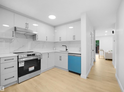 6096 Mill Woods Road Nw, Edmonton, AB - Indoor Photo Showing Kitchen