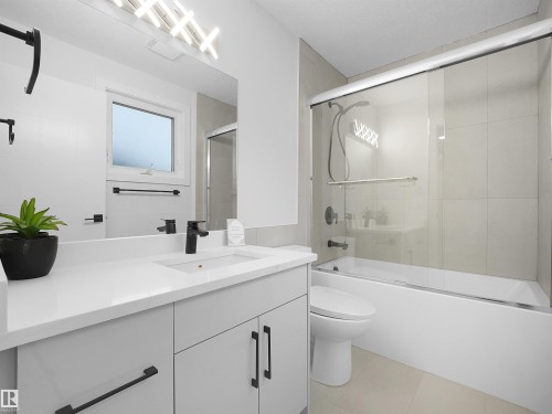 6096 Mill Woods Road Nw, Edmonton, AB - Indoor Photo Showing Bathroom