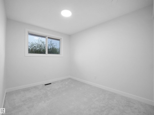 6096 Mill Woods Road Nw, Edmonton, AB - Indoor Photo Showing Other Room