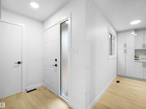 6096 Mill Woods Road Nw, Edmonton, AB - Indoor Photo Showing Other Room