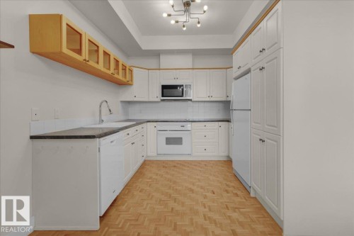 #406 10728 82 Av Nw, Edmonton, AB - Indoor Photo Showing Kitchen