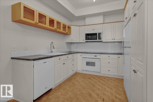 #406 10728 82 Av Nw, Edmonton, AB - Indoor Photo Showing Kitchen