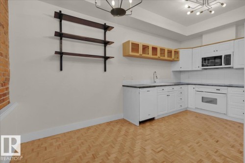 #406 10728 82 Av Nw, Edmonton, AB - Indoor Photo Showing Kitchen