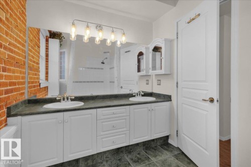 #406 10728 82 Av Nw, Edmonton, AB - Indoor Photo Showing Bathroom