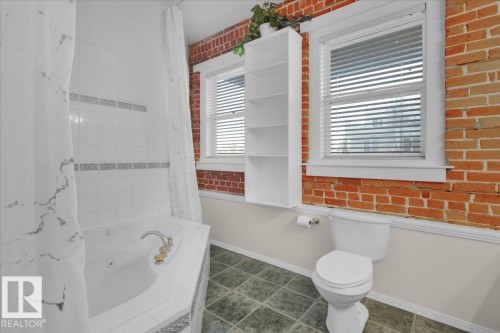 #406 10728 82 Av Nw, Edmonton, AB - Indoor Photo Showing Bathroom