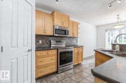 Kitchen With Walk-In Pantry. - 