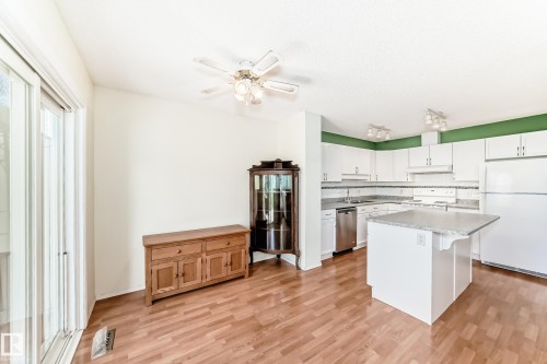 9147 165 Avenue, Edmonton, AB - Indoor Photo Showing Kitchen