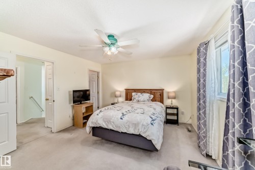 9147 165 Avenue, Edmonton, AB - Indoor Photo Showing Bedroom