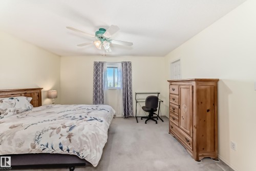 9147 165 Avenue, Edmonton, AB - Indoor Photo Showing Bedroom