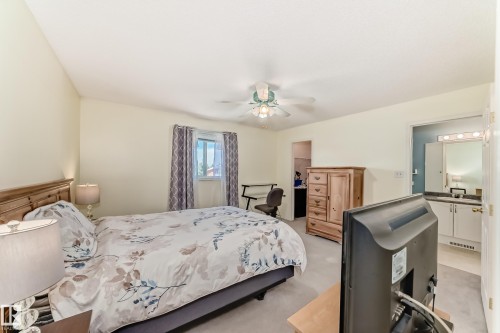 9147 165 Avenue, Edmonton, AB - Indoor Photo Showing Bedroom