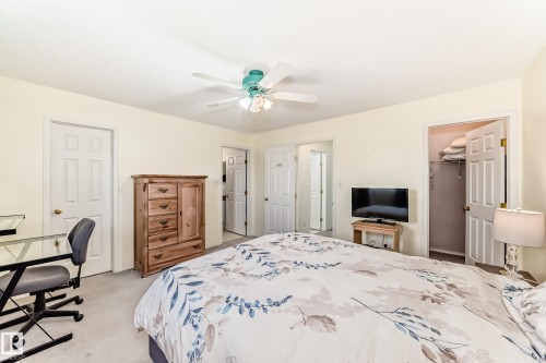 9147 165 Avenue, Edmonton, AB - Indoor Photo Showing Bedroom