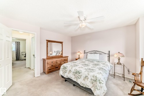 9147 165 Avenue, Edmonton, AB - Indoor Photo Showing Bedroom
