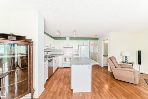 9147 165 Avenue, Edmonton, AB - Indoor Photo Showing Kitchen