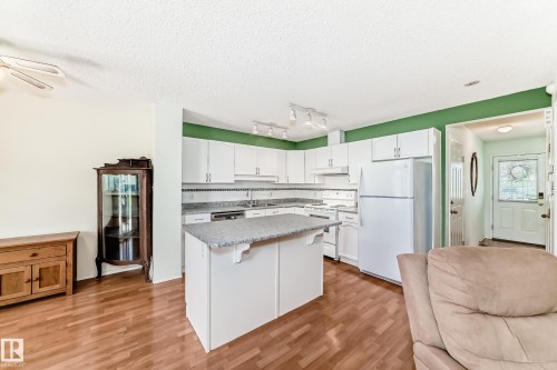 9147 165 Avenue, Edmonton, AB - Indoor Photo Showing Kitchen