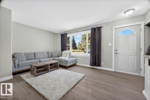 5325 46 Street, Vegreville, AB - Indoor Photo Showing Living Room