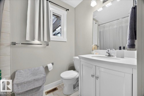 5325 46 Street, Vegreville, AB - Indoor Photo Showing Bathroom