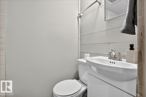 5325 46 Street, Vegreville, AB - Indoor Photo Showing Bathroom