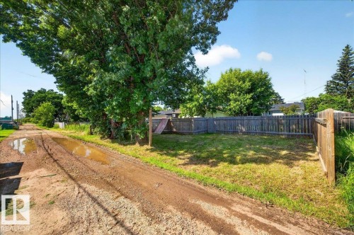 5325 46 Street, Vegreville, AB - Outdoor