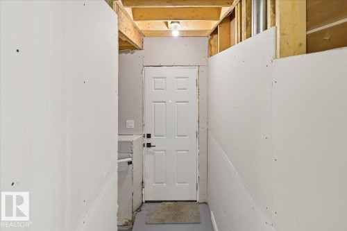 5221 47 Ave, Calmar, AB - Indoor