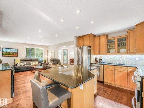 10 Whiteoak Place, St. Albert, AB - Indoor Photo Showing Kitchen