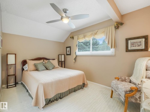 10 Whiteoak Place, St. Albert, AB - Indoor Photo Showing Bedroom
