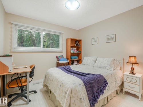 10 Whiteoak Place, St. Albert, AB - Indoor Photo Showing Bedroom