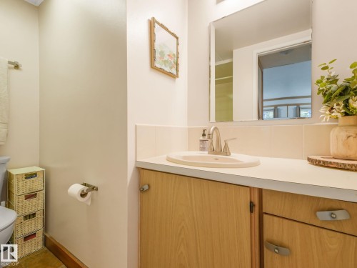 10 Whiteoak Place, St. Albert, AB - Indoor Photo Showing Bathroom
