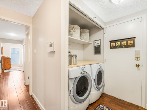 10 Whiteoak Place, St. Albert, AB - Indoor Photo Showing Laundry Room