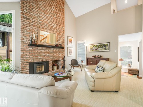 10 Whiteoak Place, St. Albert, AB - Indoor Photo Showing Living Room With Fireplace
