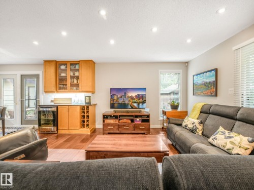 10 Whiteoak Place, St. Albert, AB - Indoor Photo Showing Living Room
