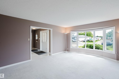 3936 72 Street Nw, Edmonton, AB - Indoor