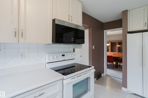 3936 72 Street Nw, Edmonton, AB - Indoor Photo Showing Kitchen